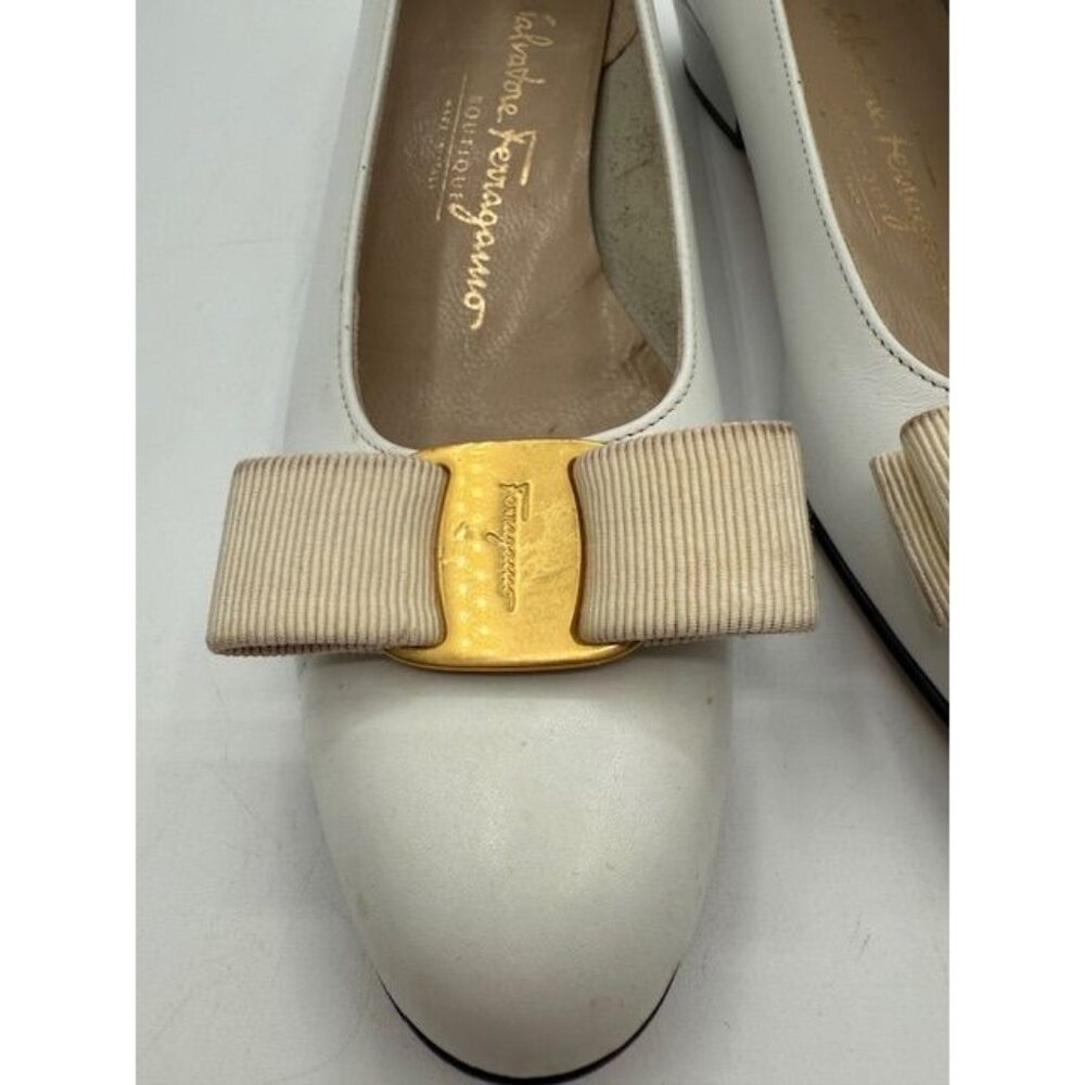 Salvatore Ferragamo Made in Italy White VARA Low Heel Pumps Size 6.5AA - Picture 3 of 9